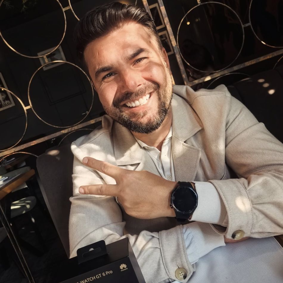 Adrian Mutu și-a surprins soția cu un gest romantic chiar în mijlocul străzii. Declarația de dragoste care i-a cucerit pe fani