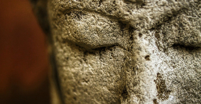 Cum să nu mai permiți fricii de a fi singură să te consume