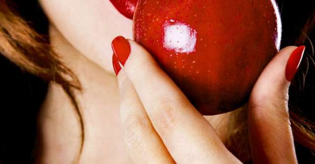 Studiu: Consumul de mere are un efect afrodisiac asupra femeilor
