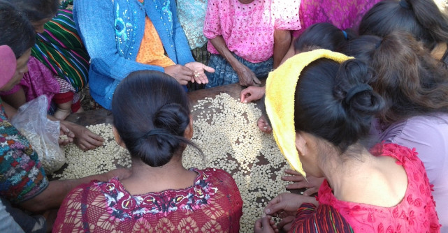 Povești reale în șapte portrete publicate pe Instagram, ChangeforBetter