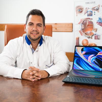 Combate excesul de lumină nocivă alegând un laptop ASUS OLED