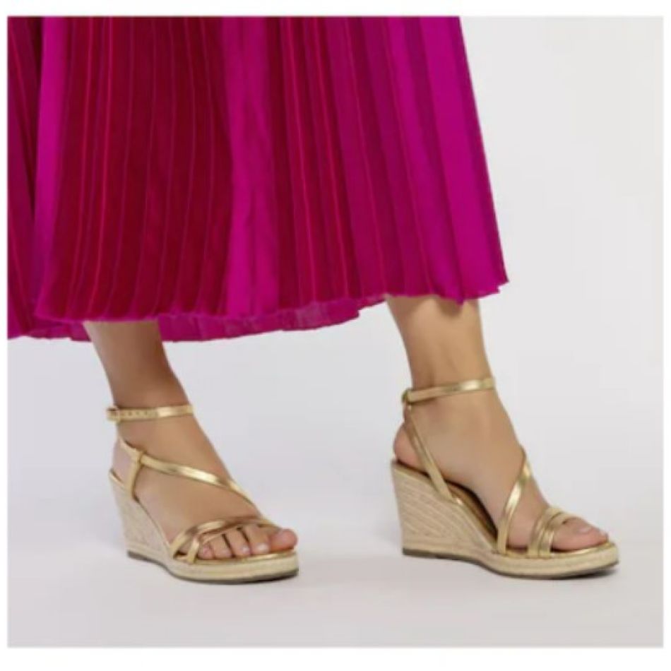 20 de perechi de sandale, sub 200 de lei, pentru un look estival de impact