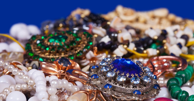 Bijuteriile care îți șoptesc povești: cum alegi piesa cu suflet, ce te reprezintă cu adevărat