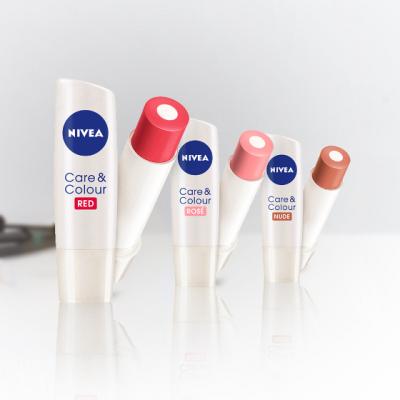 Hidratare si culoare cu noua gama de balsamuri de buze NIVEA Care&Colour!