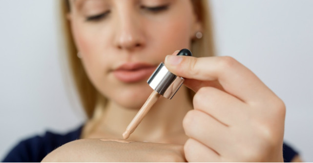 3 probleme supărătoare cu care se confruntă femeile ce poartă machiaj. Ce soluții ai la dispoziție