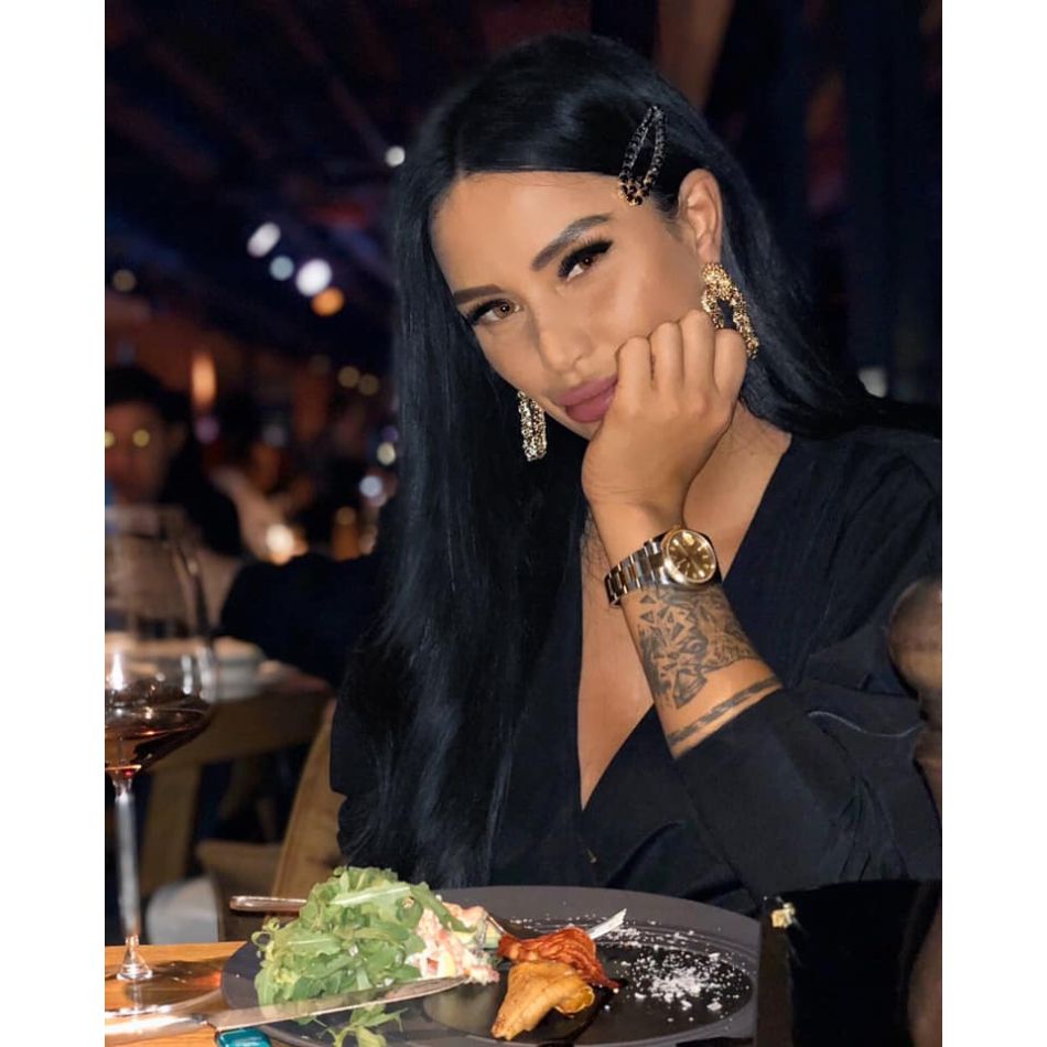 Daniela Crudu și-a pus apartamentul la vânzare. Cât costă să locuiești în cuibușorul de nebunii din Drumul Taberii?