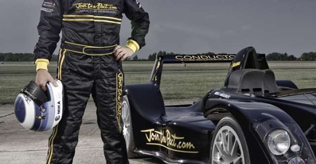 Mika Hakkinen va face o demonstratie la bordul masinii Caparo T1 la Baneasa Shopping City 