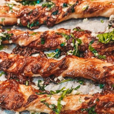 Rețeta pentru cele mai bune rasucele făcute în casă. Cu parmezan și cașcaval