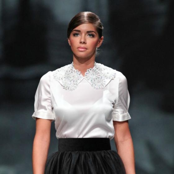 Cum porti un top satinat in tinute cool