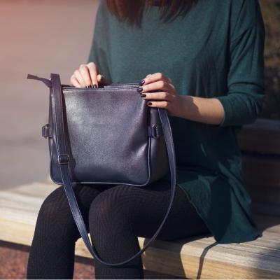 O poseta - mai multe posibilitati de purtare: de zi si de seara