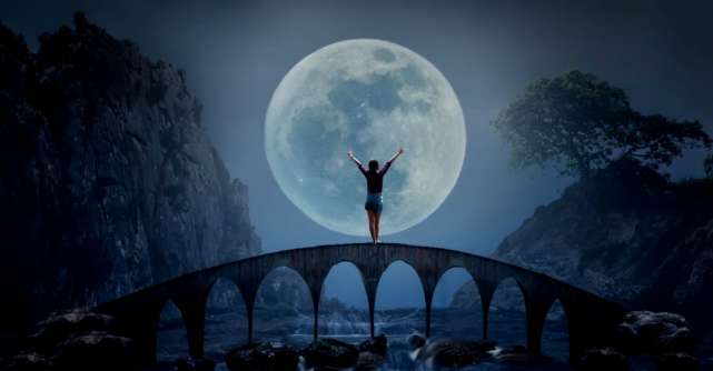Luna Plină de pe 24 octombrie pregătește schimbări frumoase pentru aceste zodii