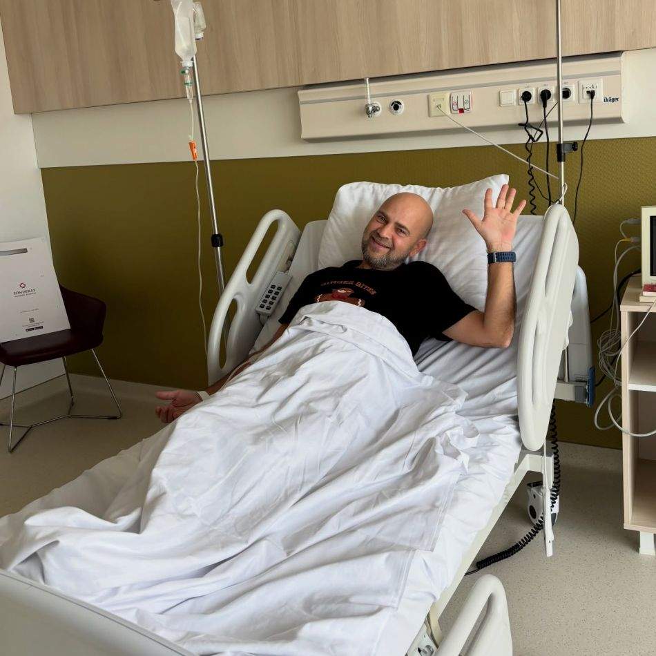 Cosmin Seleși, internat de urgență la spital. Prezentatorul de la Batem palma? a oprit  imediat filmările