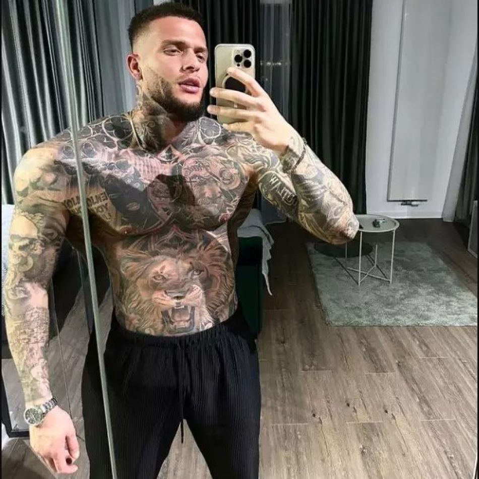 Cristina Rotaru, sărut surprinzător cu ispita Eric! 