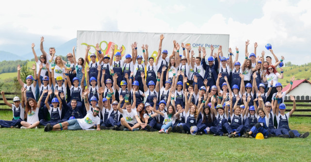 Prima stație smart de mobilitate electrică din Brașov, construită  de elevii din Tabăra Meseriașilor din Țara lui Andrei