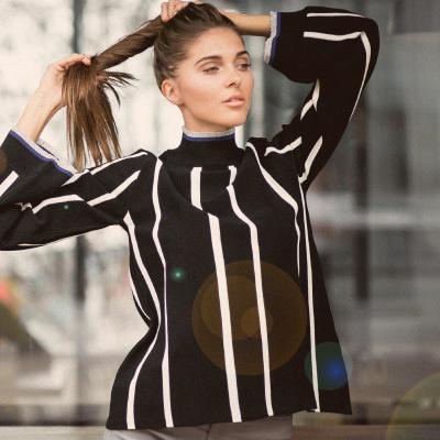 Bluze care avantajeaza silueta: aceste topuri te fac sa pari mai slaba