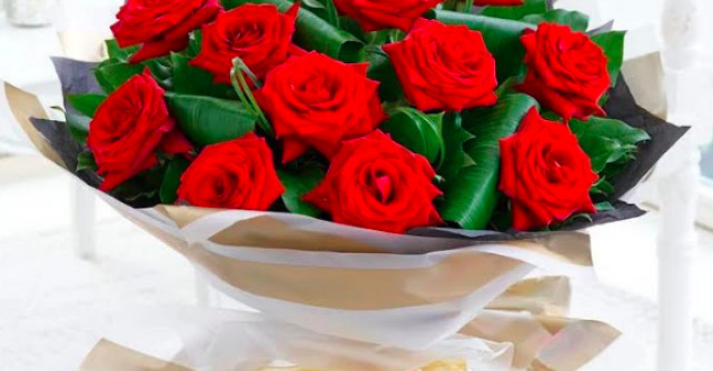 Tot ce trebuie să știți despre florile roșii, albe și albastre