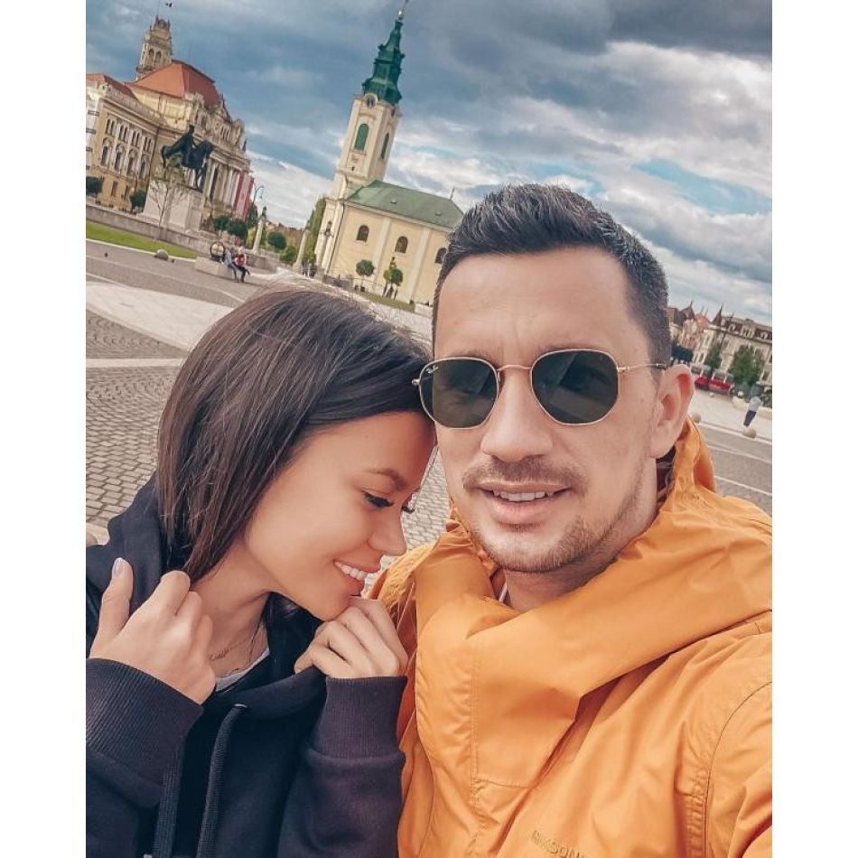 Denisa Filcea le răspunde internauților care au acuzat-o că face reclame la diverite produse