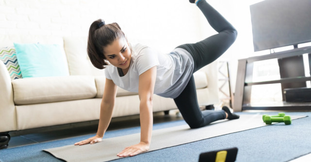 Cinci exerciții fizice pentru a vă menține sănătoși în timpul distanțării sociale