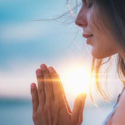 10 Mantre de rostit în fiecare dimineață pentru a îți schimba viața