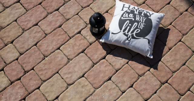 Tendințe în amenajări exterioare pentru 2024. Descoperă culoarea anului 2024 - Peach Fuzz