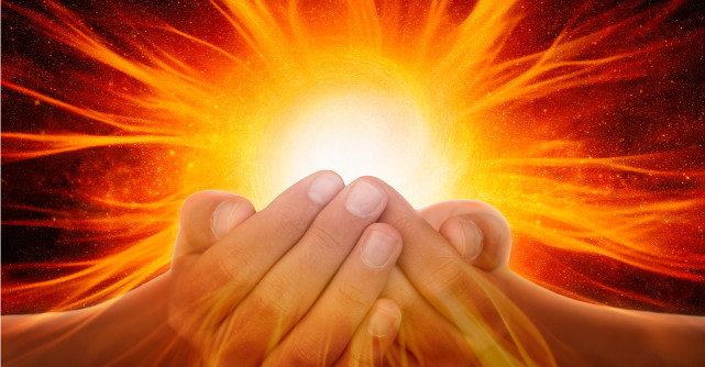 Activează Legea Atracției: 3 pași pentru a aduce și a spori iubirea în viața ta