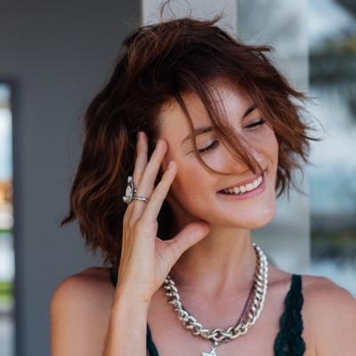 Garderoba-investiție: 4 principii pentru a construi un stil atemporal, de la haine la bijuterii