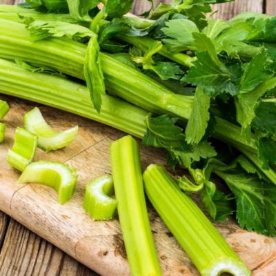 Ceaiul de frunze de telina: efecte benefice pentru sanatate