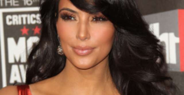 Kim Kardashian triseaza in cel mai josnic mod
