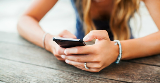 Presiunea de a raspunde cat mai repede la mesaje: De ce este nociva si cum poti scapa de ea