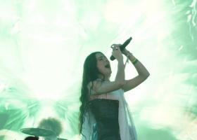 Dora Gaitanovici ne poartă în zborul dorului cu noua piesă 'Vara mea'