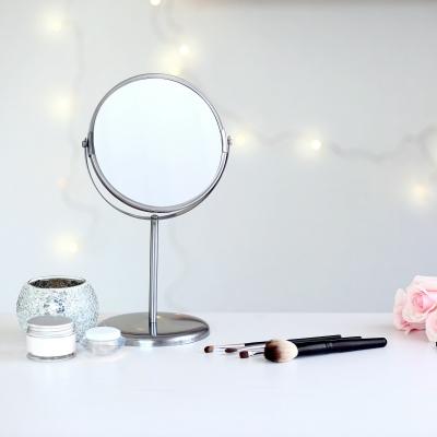 Oglinda, oglinjoara: ce oglinda cosmetica sa alegi pentru coltul tau de infrumusetare