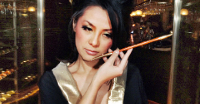 Spectacol de caligrafie japoneza pe corp