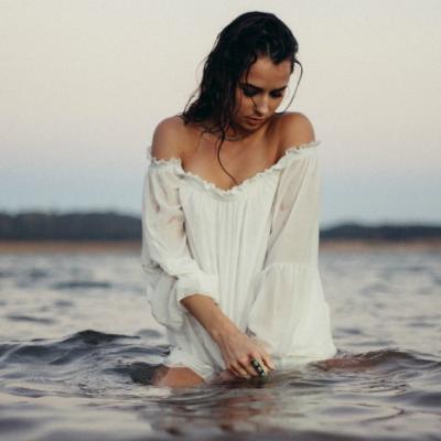 Nu astepta sa fii iubita daca tu nu te iubesti