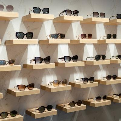 Cum să asortezi ochelarii de soare la o ținută casual? 5 sfaturi