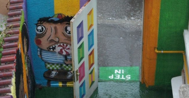 Primul salon de social hairstyling din Romania sau rosu, alb, galben, negru