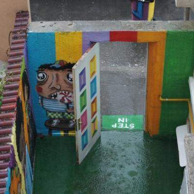 Primul salon de social hairstyling din Romania sau rosu, alb, galben, negru