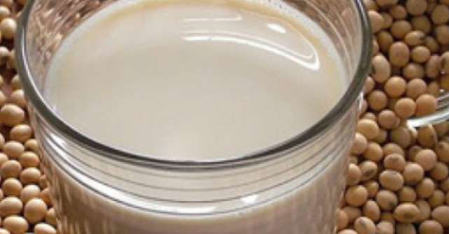 Laptele de SOIA: 6 beneficii pentru care merita sa il incerci