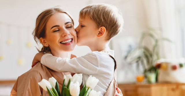 La mulți ani de 8 martie: Mesaje pentru femeile din viața ta