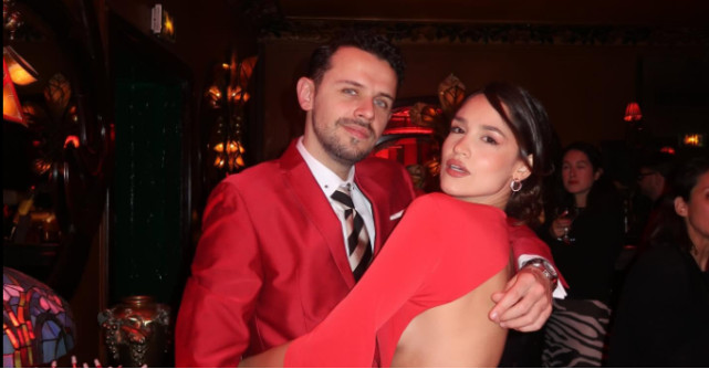 Oana Zara și Bogdan Medvedi, moment de poveste după 10 ani de relație. Actrița a spus DA în fața tuturor invitaților