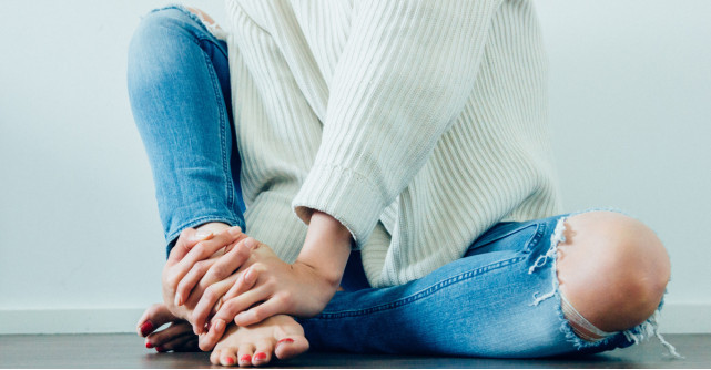 Denim Style: Se mai poartă blugii cu rupturi de la toamnă?