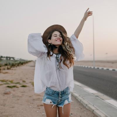 Bluze cu maneci fluture - vaporoase si placute pe timp de canicula