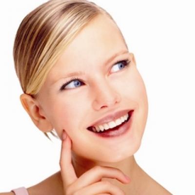 Noul lip gloss Light Up de la beautycycle