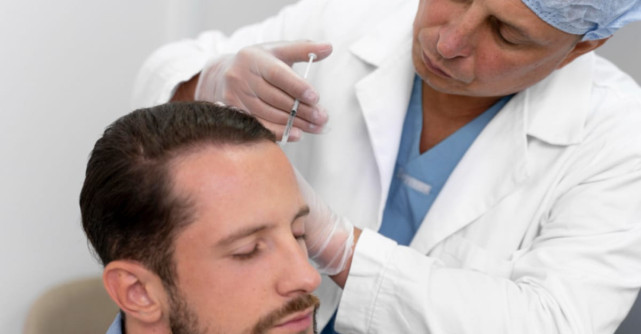 Te poate surprinde prețul unui implant de păr realizat la o clinică din București?  