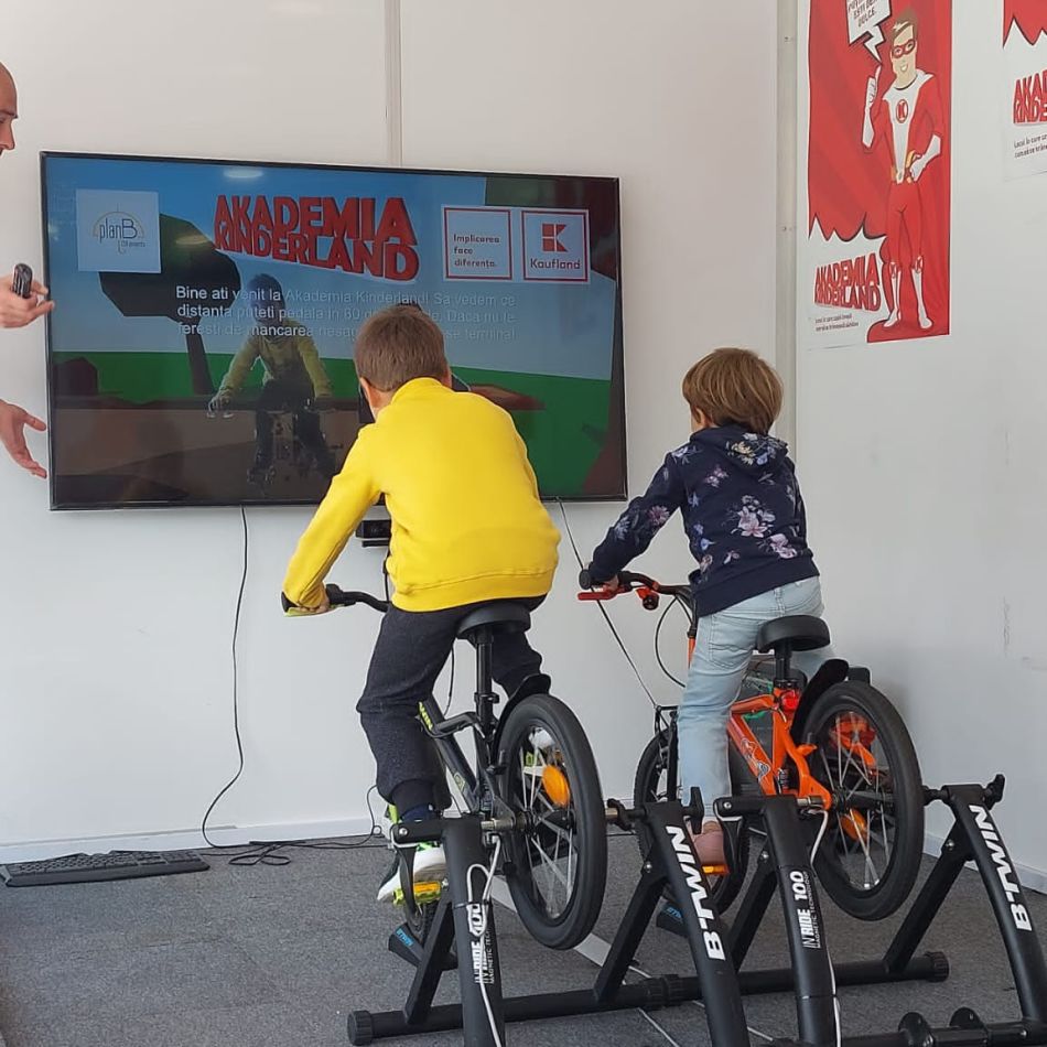 Începe Caravana Akademia Kinderland, ediția 2023: școala mobilă de alimentație sănătoasă pentru copii ajunge în vestul țării