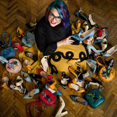 Pantofi pictați cu povești – colecția Lyria pentru femeia urbană, sofisticată