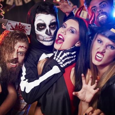 Accesorii pentru Halloween: cum sa te deghizezi cu bani putini
