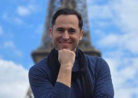 Dinu Maxer, la un pas să-și piardă vederea! Un dop de șampanie i-a provocat o traumă gravă la ochiul drept
