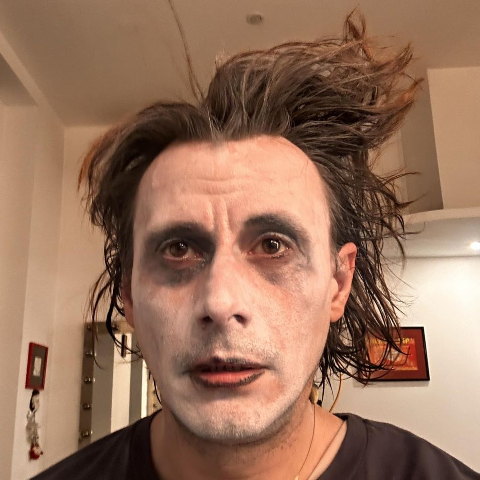 Marius Manole s-a accidentat pe scenă. Actorul a fost transportat de urgență la spital