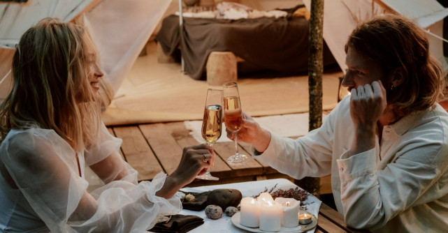 Cum să pregătești o seară romantică? 5 idei cu efect garantat