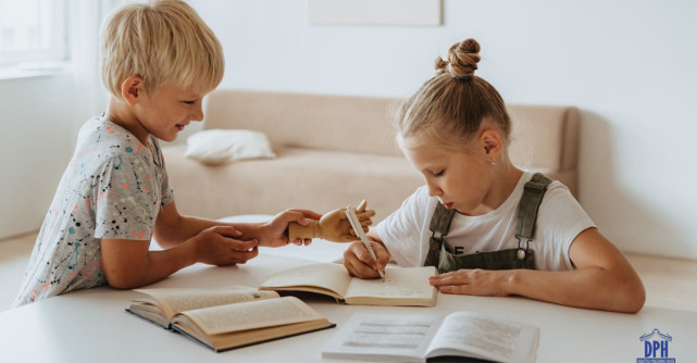 60% dintre cadrele didactice folosesc materiale alternative în completarea programei școlare